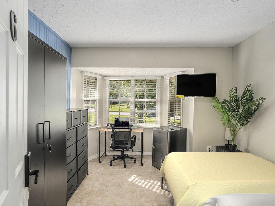 Disclaimer: This photo has been staged. Not all furnishings seen will be provided.