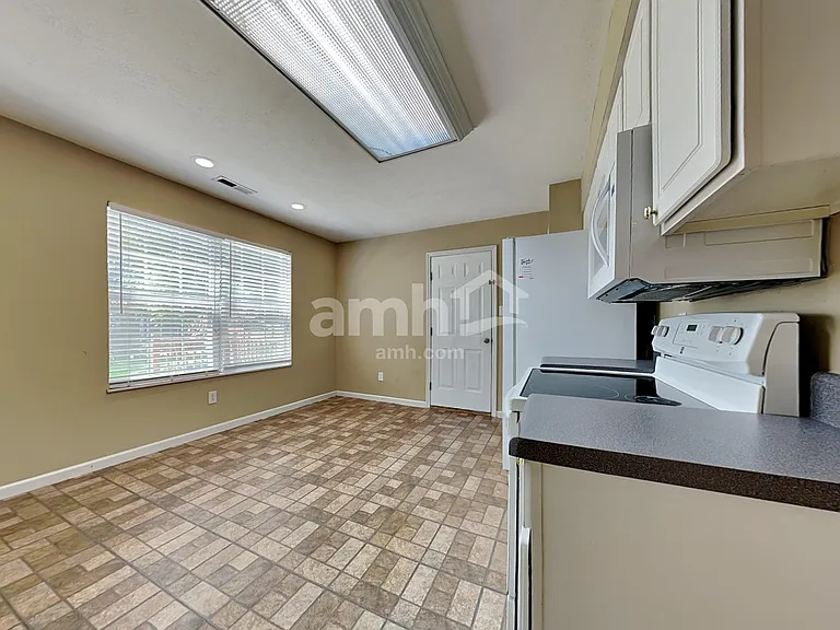 6937 Cherry Grove Rd — Photo 3