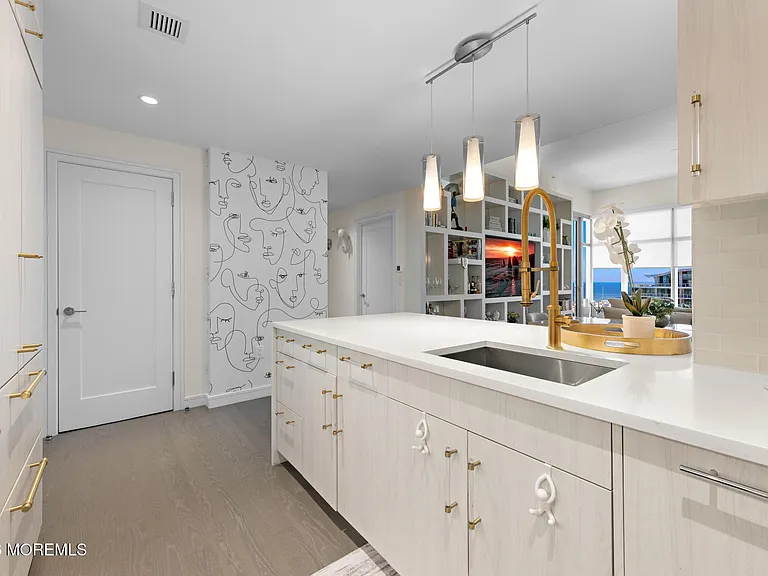 20 Melrose Ter #607 — Photo 8