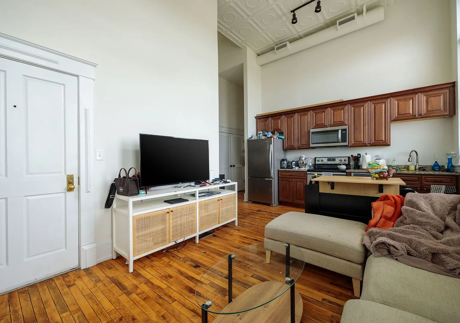 900 St James St — Photo 3