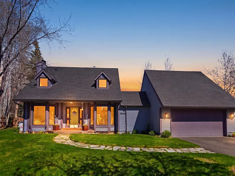 2635 Little Kate Rd — Photo 2