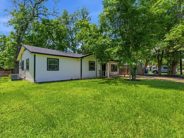 725 Lafayette St, Hempstead, TX 77445