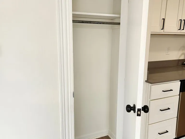 136 W Pearl St — Photo 4