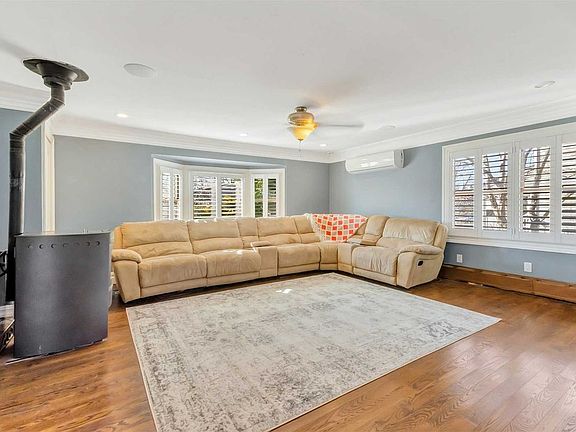 5th image of 27 Brookside Ave