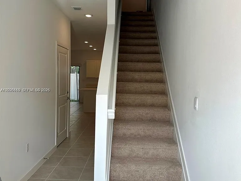853 SW 12th St — Photo 5