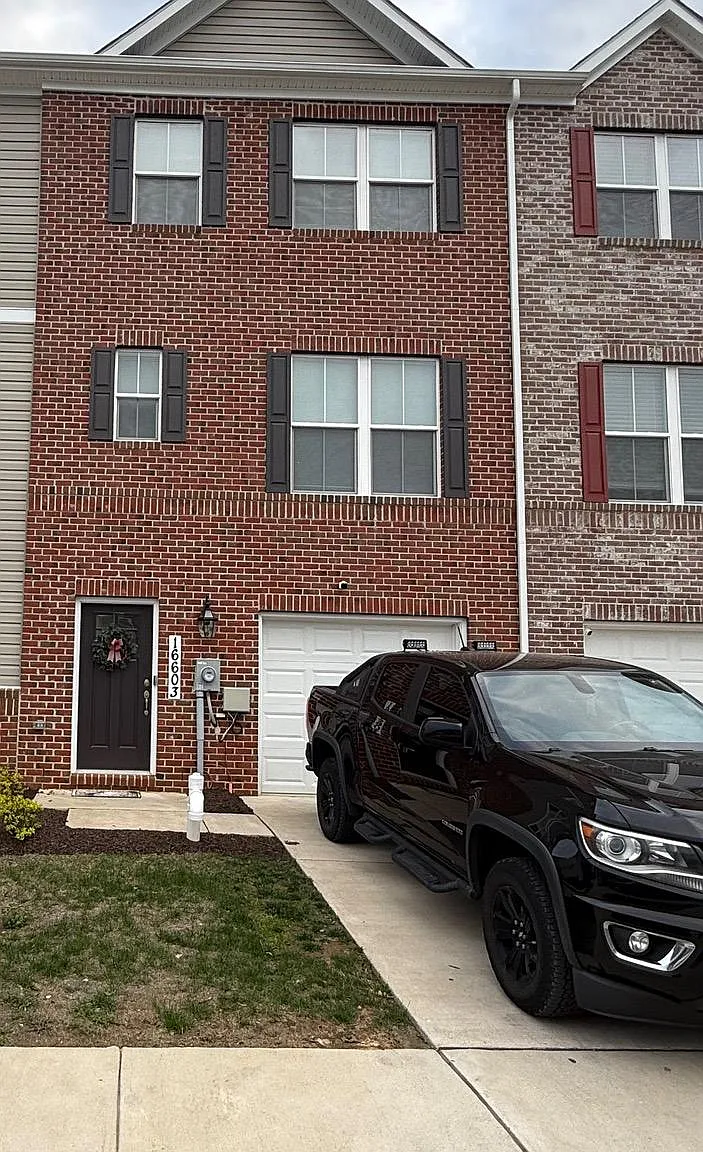3 bed, 4.0 bath, 1600 sqft, $3,500 — Photo 1