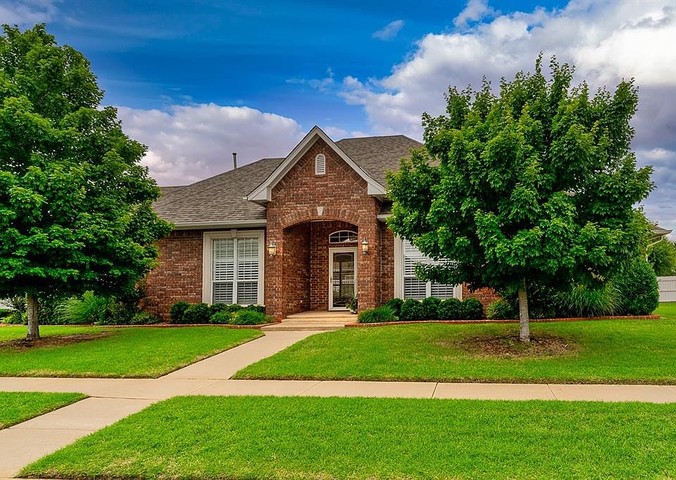 1st image of 1001 Empress Cir