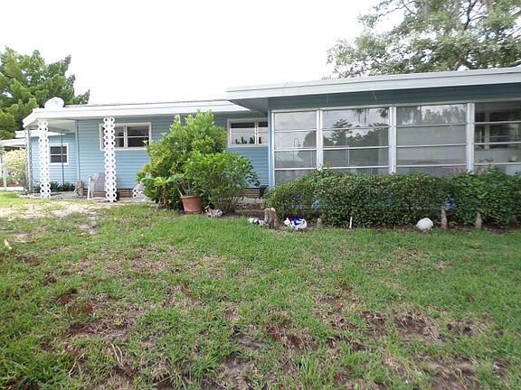 3rd image of 104 S Lake Dr
