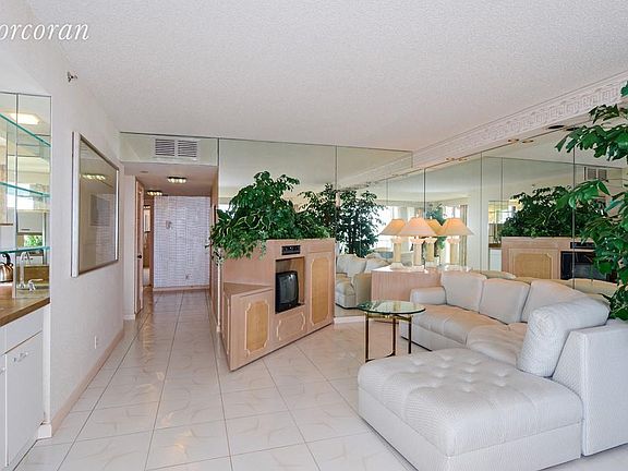 5th image of 529 S Flagler Dr APT 24H
