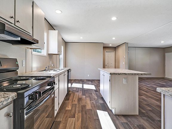 5th image of 208 Garrett St