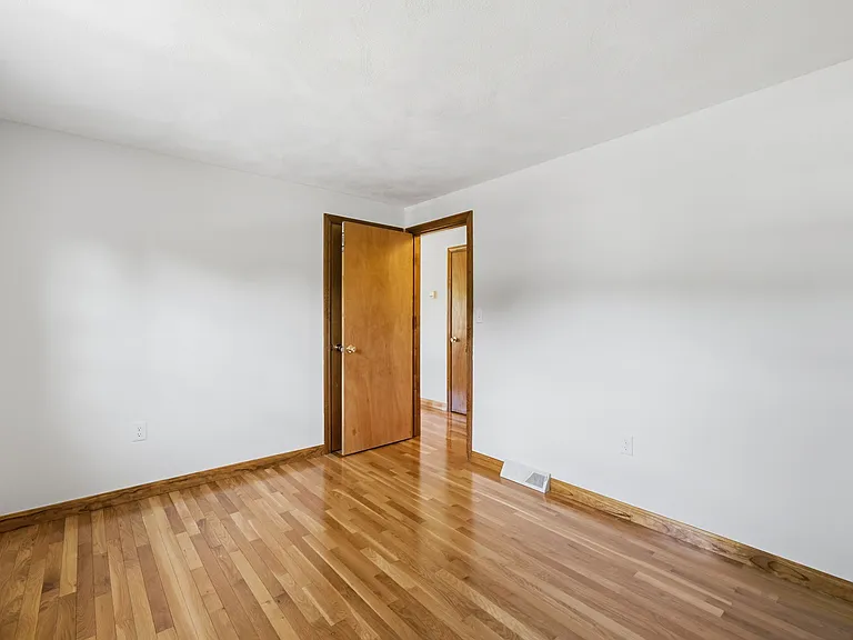 121 Rolling Ridge Ln — Photo 18