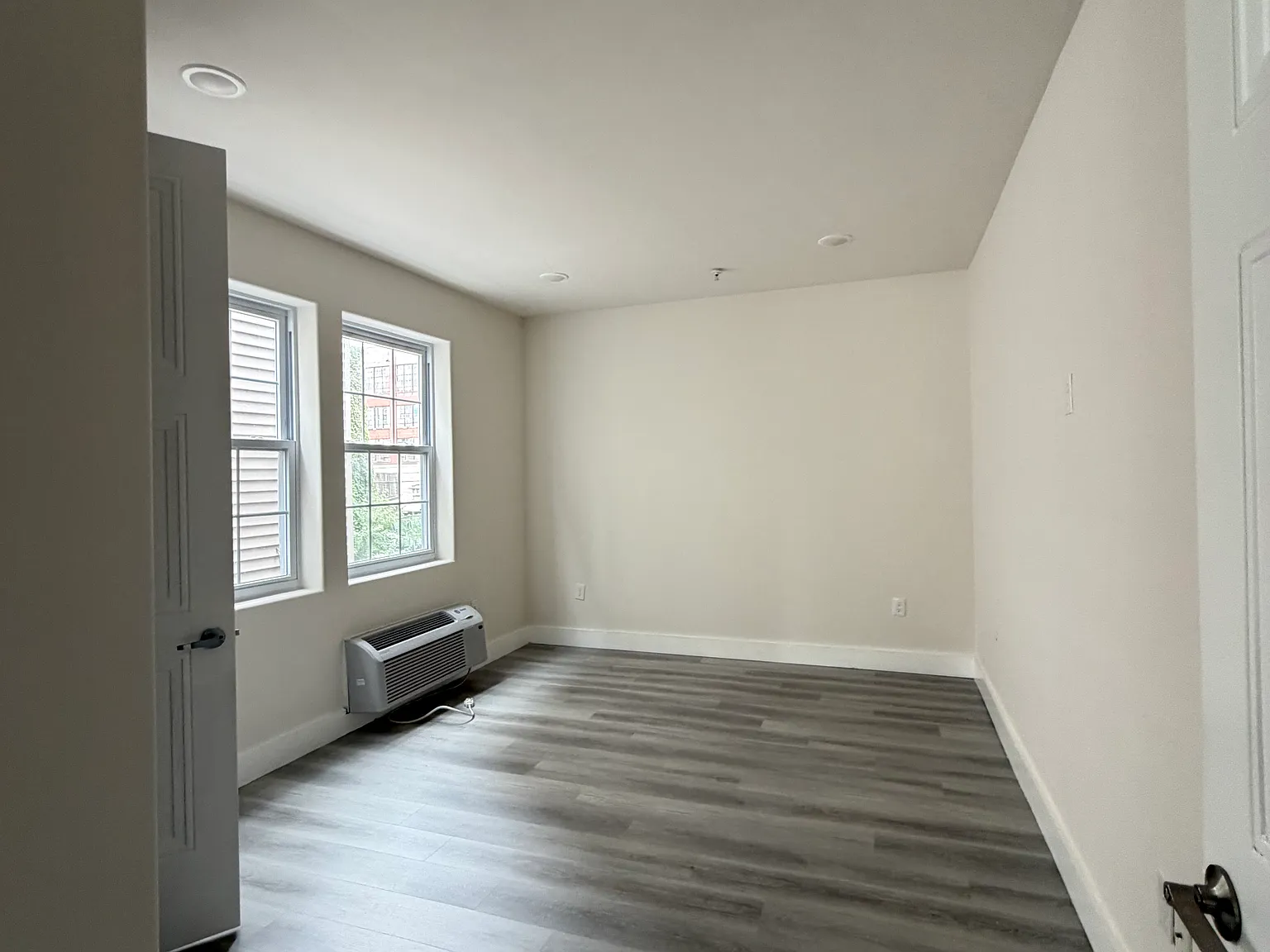 4 bed, 1300 sqft, $3,500 — Photo 4