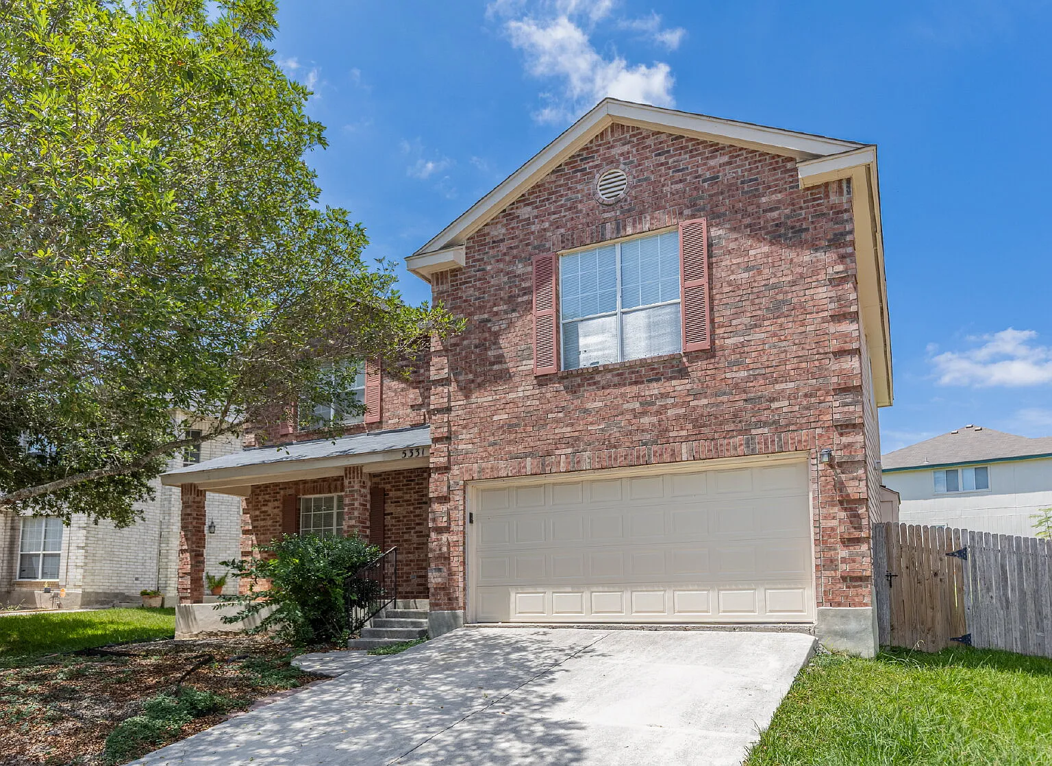 3 bed, 2.5 bath, 2424 sqft, $1,650 — Photo 1