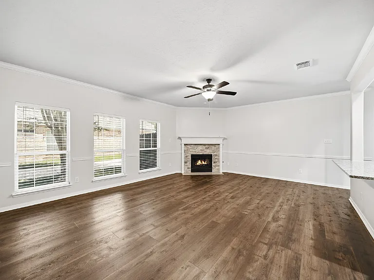 2875 Wimbledon Ln — Photo 3