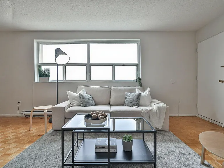 49 Wellington St — Photo 4
