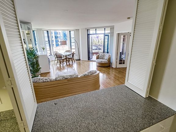 5th image of 500 W Harbor Dr Unit 817