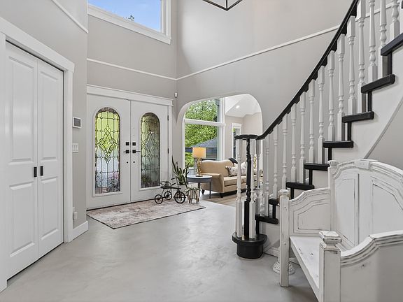 5th image of 209 Ravine Dr