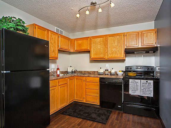 Spacious Kitchens with Dishwasher!