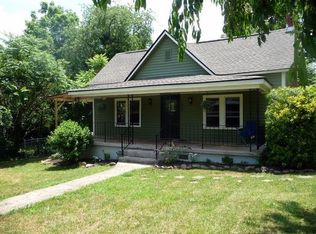 957 W Chapel Rd, Asheville, NC 28803