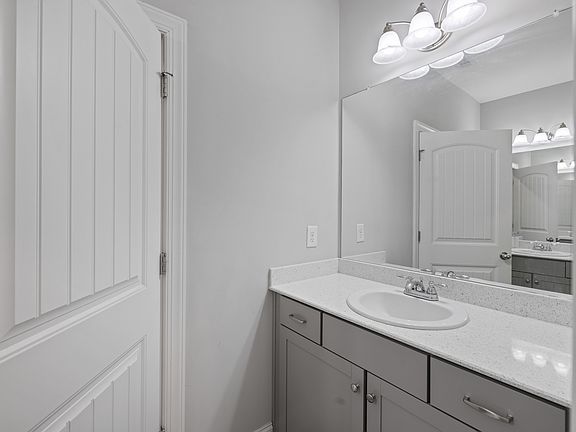 3rd image of 15 Hollyhock Ln