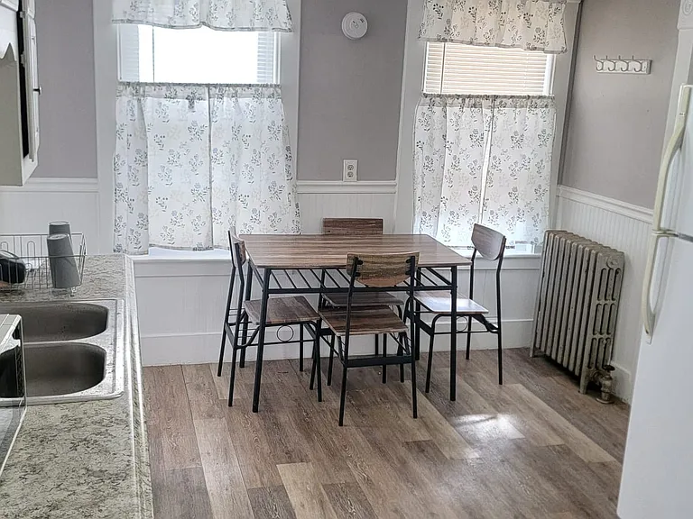 80 Linden St #2 — Photo 4