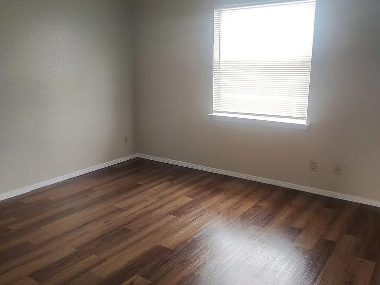 5947 Shadydell Dr — Photo 9
