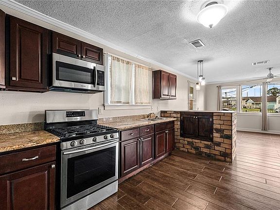 5th image of 2501 Sage St