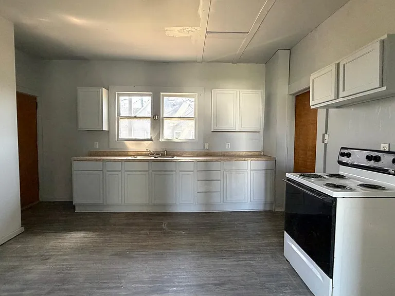 716 Robinson St #B — Photo 4