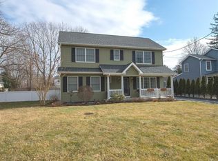 285 Lincoln Ave, Saint James, NY