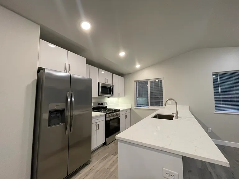 6150 W Karen St #2-4 — Photo 8