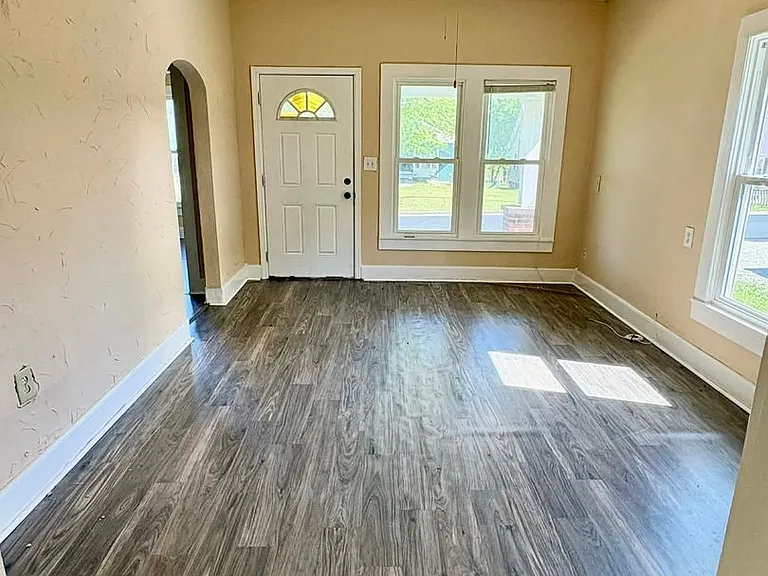 115 Humble Ave — Photo 3