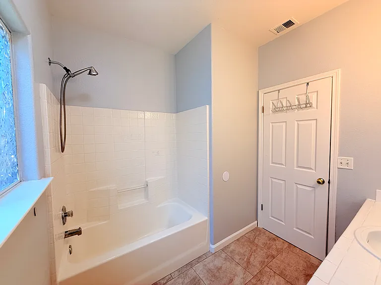 1786 Gibson Ave — Photo 8