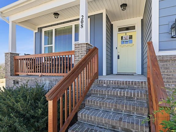 3rd image of 208 Claridge Way