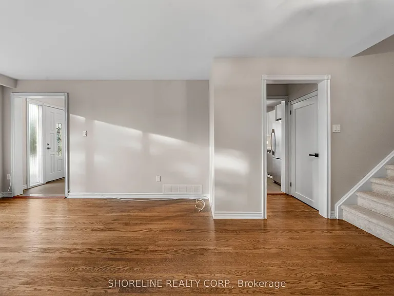 608 Raphael Ave #UPPER — Photo 11