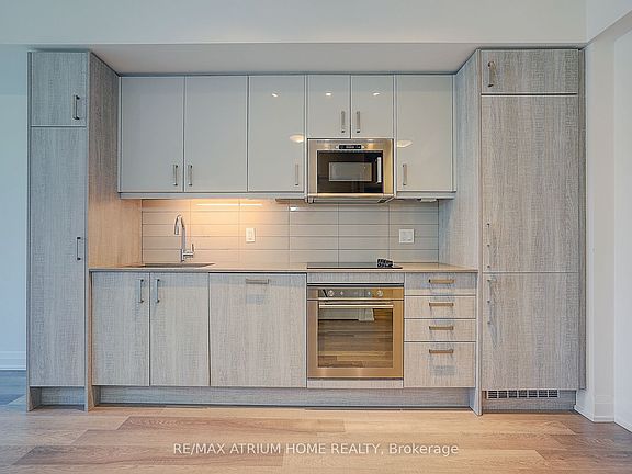 4th image of 77 Mutual St #806