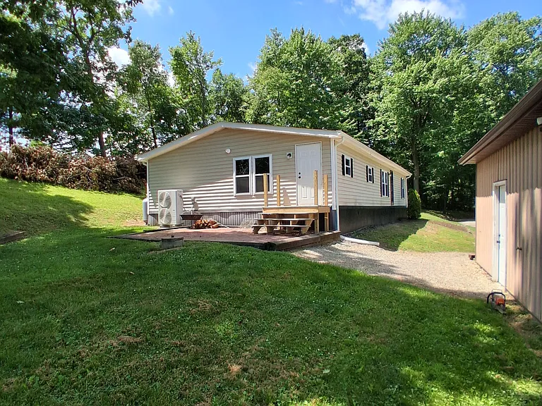 Spacious yard!