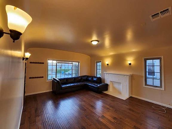 3rd image of 414 N Alta Vista Blvd
