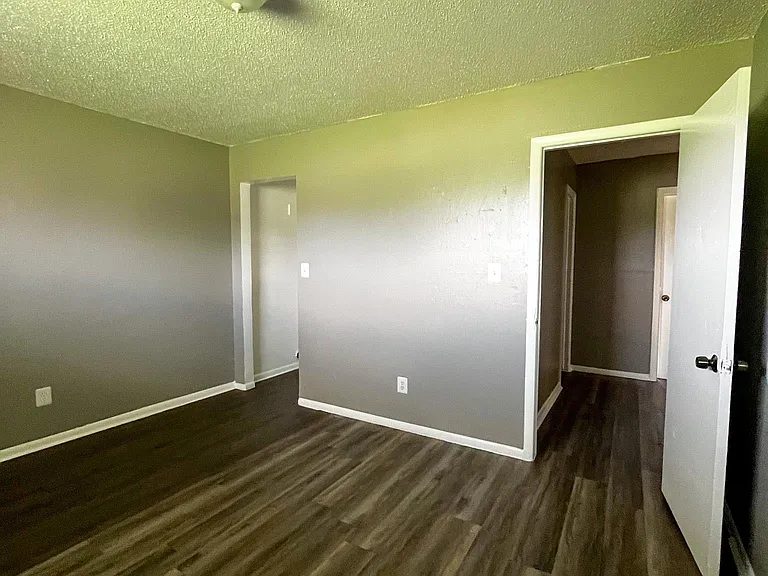 2032 Julie Dr — Photo 6
