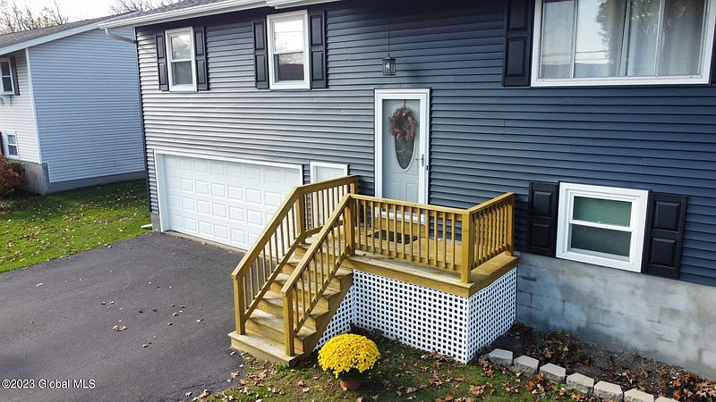 3rd image of 35 Holly Boulevard