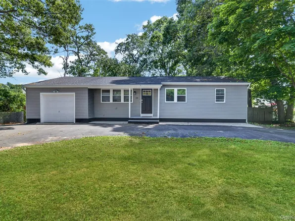34 Pinetop Drive, Shirley, NY 11967