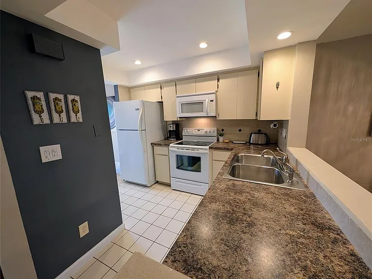 6896 W Country Club Ln #148 — Photo 6