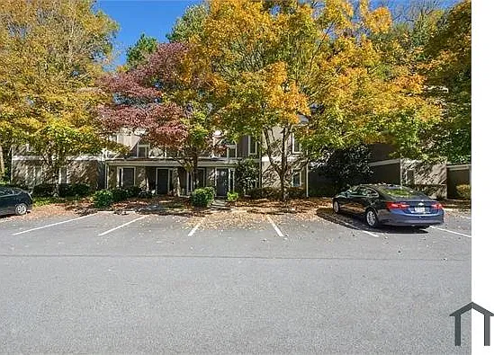 3 bed, 1550 sqft, $3,240 — Photo 2