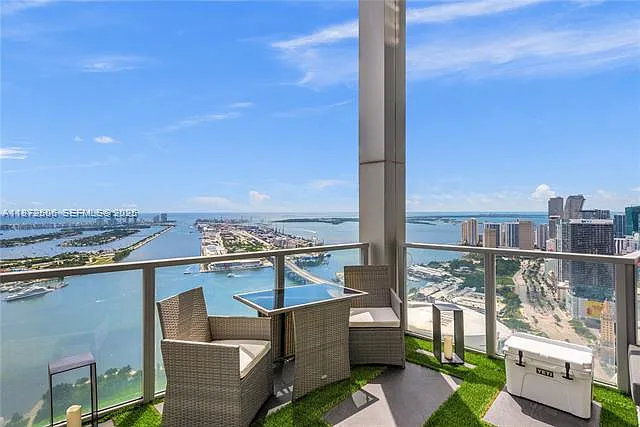 1100 Biscayne Blvd #LPH6105 — Photo 40