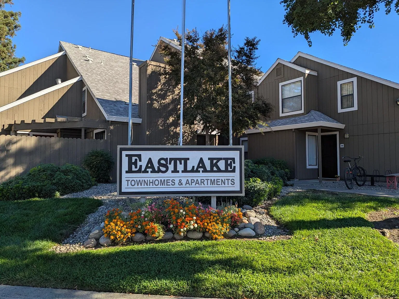 Eastlake Apartments — Photo 3