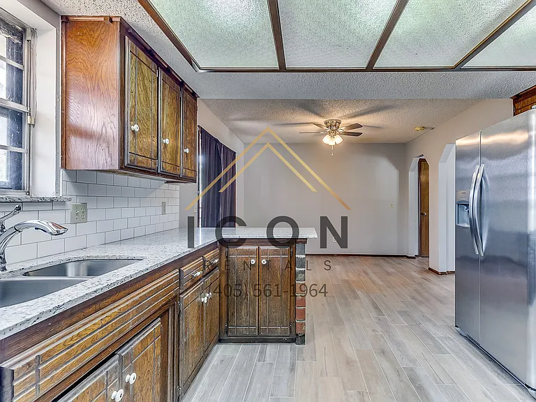 1912 N Gleason Ave — Photo 4