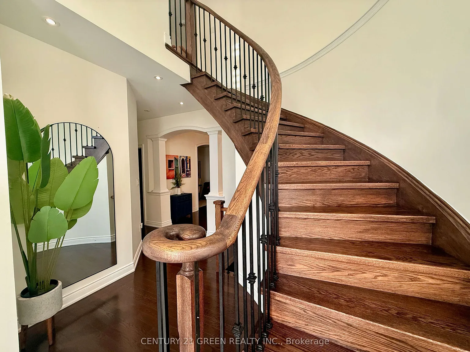 5 bed, $3,850 — Photo 2