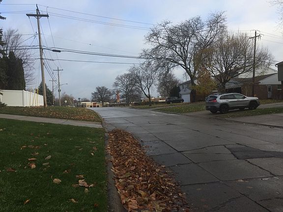 4th image of 745 N Selfridge Blvd