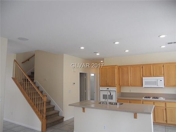 2nd image of 984 Courtney Valley St #0