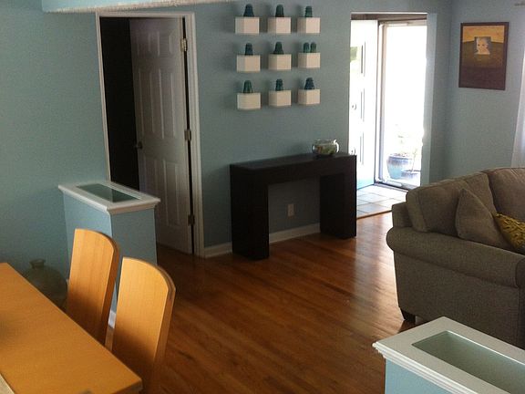 dining/looking towards front door