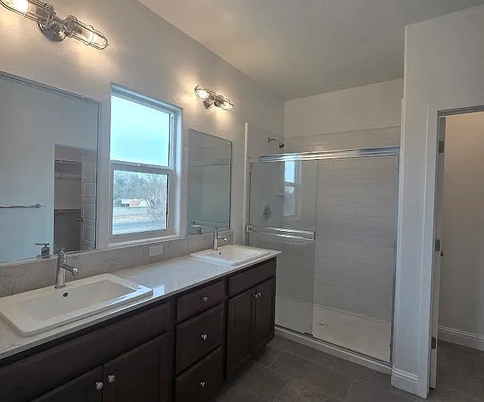 2320 S Claremont Ave — Photo 41